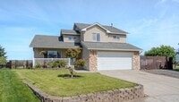 Building Photo - Spacious Tri-Level Home in Post Falls Near The Links Golf Course