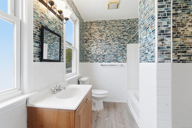 Building Photo - 68 Connecticut Ave