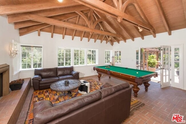 Building Photo - 1957 Mandeville Canyon Rd