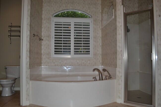 Building Photo - 3813 SW 91st Dr