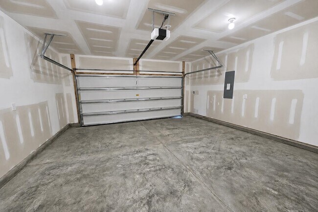 Building Photo - 423 Castillo Dr