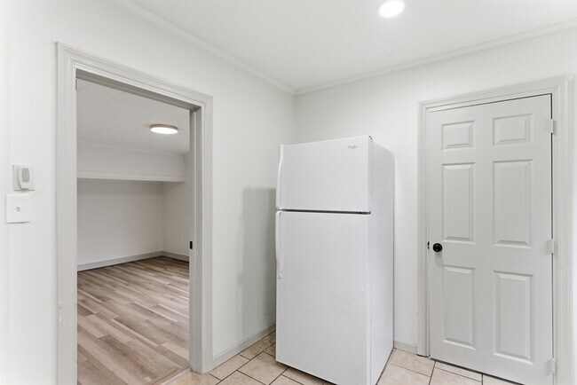 Building Photo - 1415 Creekwood Dr