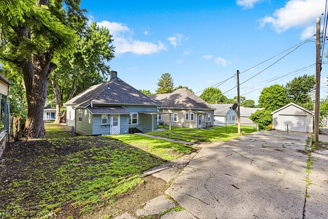 Building Photo - Remodeled 2-Bedroom Home in Saint Joseph with Off-Street Alley Parking
