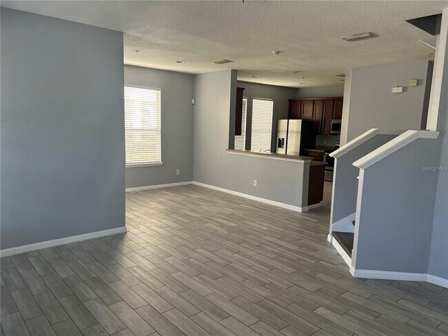 Building Photo - 10761 Garden Lily Dr