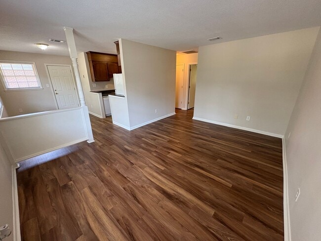 Building Photo - 2bed/1bath Duplex