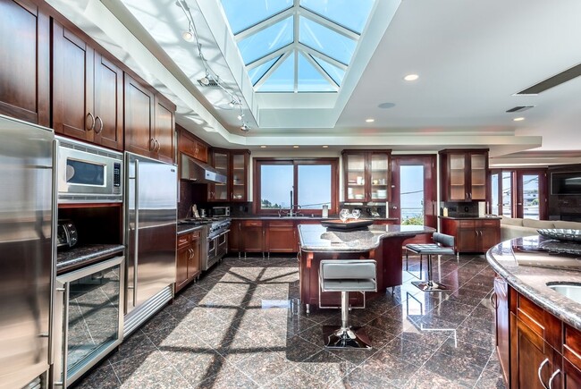 Building Photo - 8835 Evanview Dr