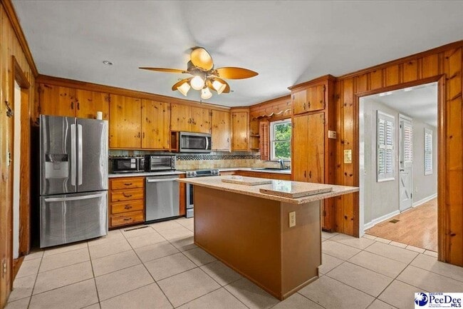 Building Photo - 726 Wisteria Dr
