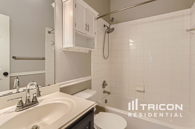 Building Photo - 1705 Alpine Dr