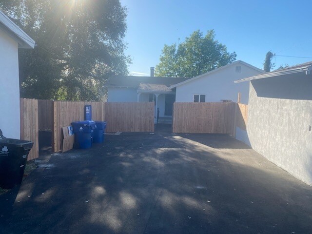 Building Photo - 4803 Lowell Ave
