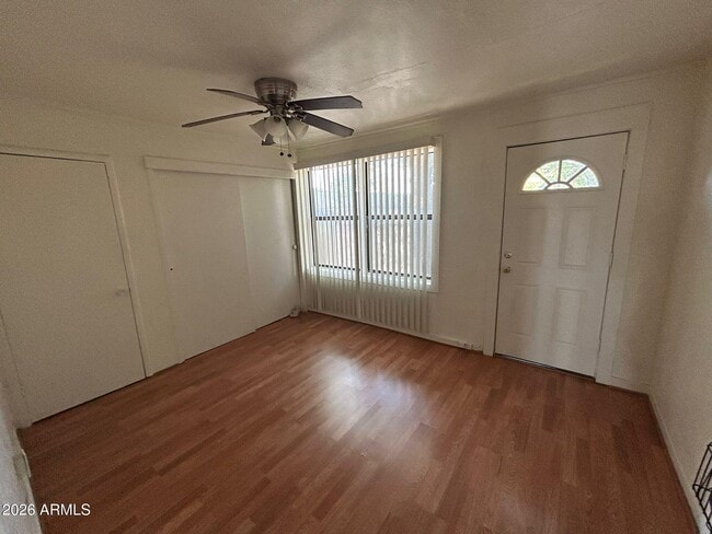 Building Photo - 1052 E Ave