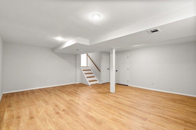 Building Photo - 3 Bed 3 Bath - Silver Spring Split Level -...