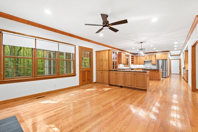 Building Photo - Available early March! Large and Lovely Home in Chapel Hill
