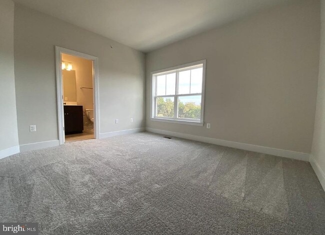 Building Photo - 136 Bleeker Pl