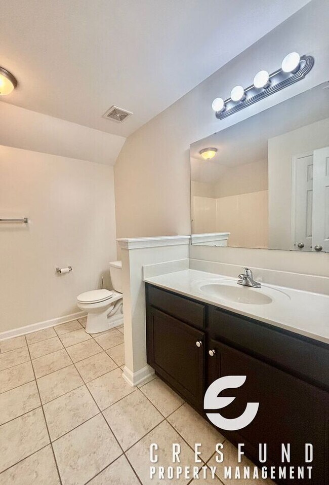 Building Photo - Freshly Painted and Spacious 4 Bedroom, 3 ...