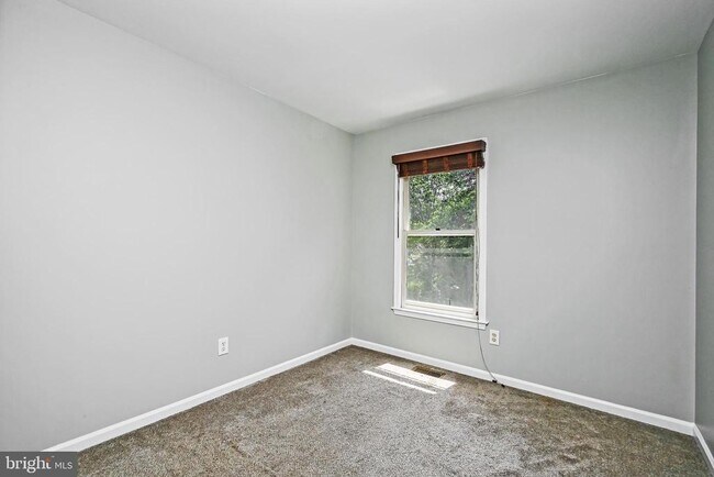 Building Photo - 105 Sunny Hill Ct