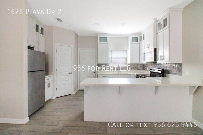 Building Photo - 1626 Playa Dr
