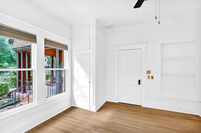 Building Photo - 608 W Hopkins St