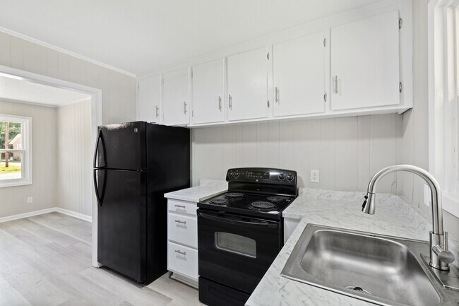 Building Photo - 4941 Fieldcrest Dr