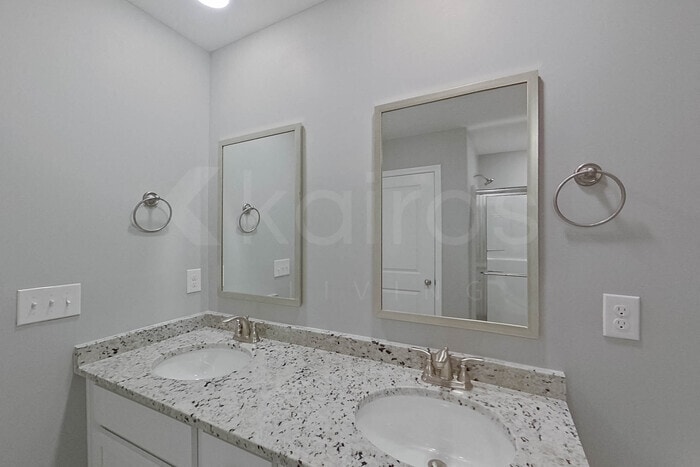 Building Photo - 132 Denise Dr