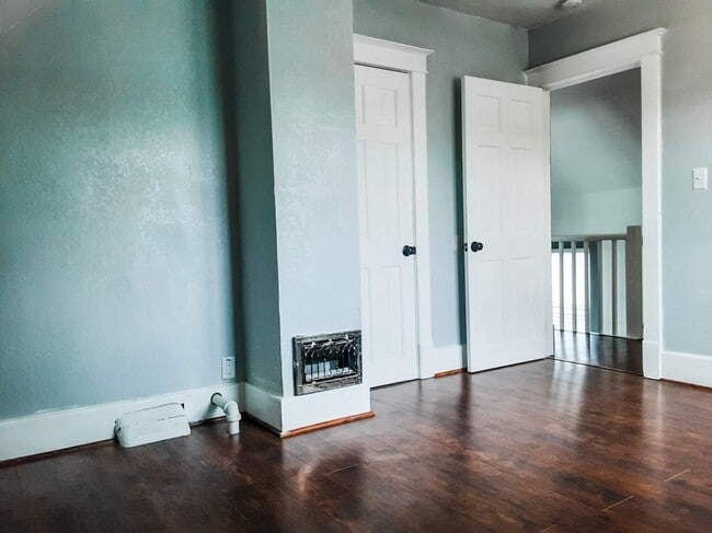 Building Photo - 3 BEDROOM, 2 BATH, SINGLE-FAMILY HOME