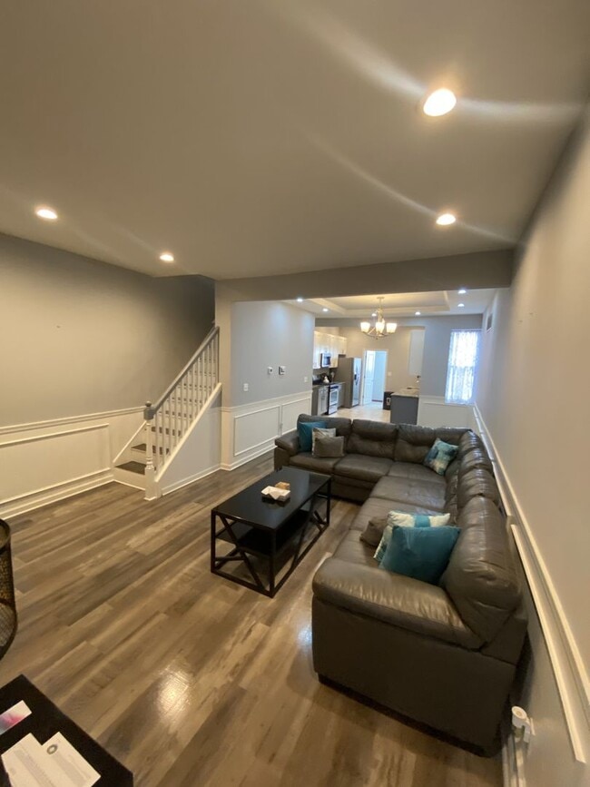 Building Photo - 5706 Warrington Ave