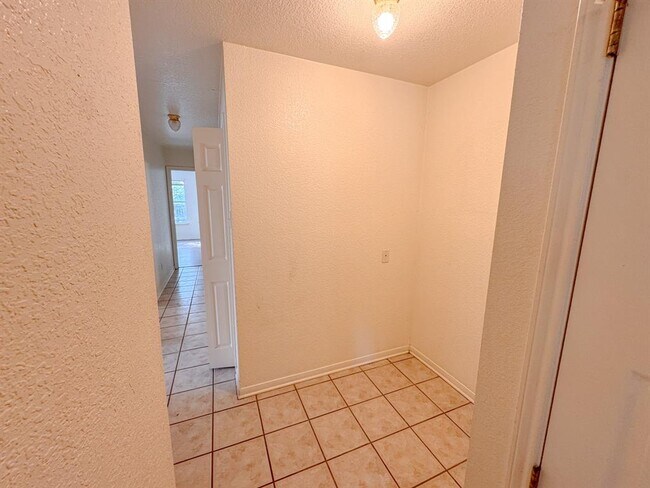 Building Photo - 4209 Thunder Creek Dr