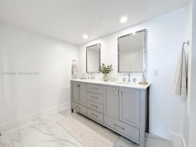 Building Photo - 210 Seaview Dr