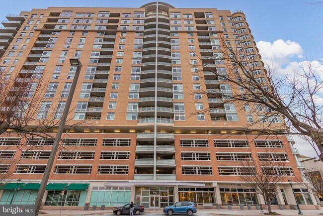 Building Photo - 5750 Bou Ave