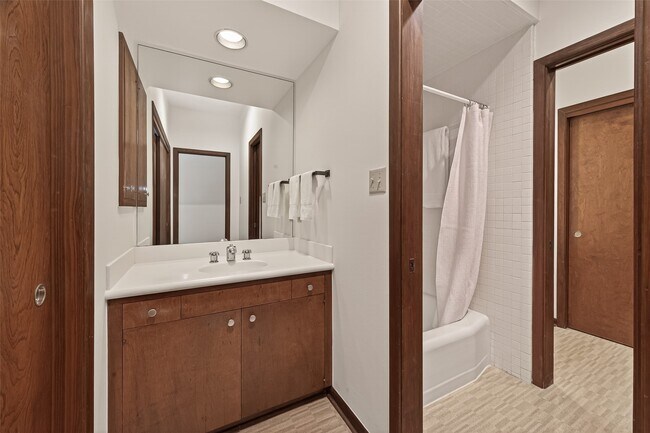 Building Photo - 10614 Fairlane Dr