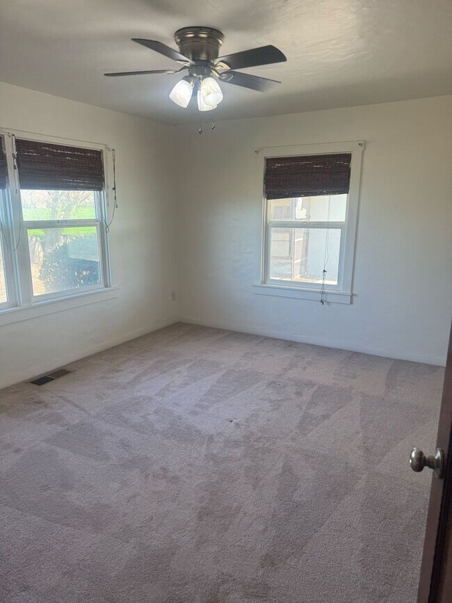 Building Photo - Charming and newly remodeled 2-bedroom, 1-...