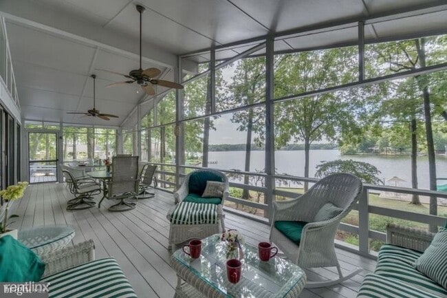 Building Photo - 5 br, 4.5 bath House - 110 Castle Hill Ct