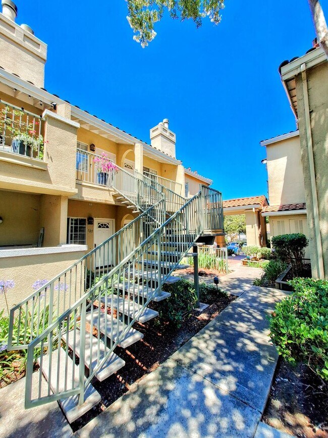 Building Photo - Beautiful Second Floor 3bd Condo w/Detached Garage & Pool