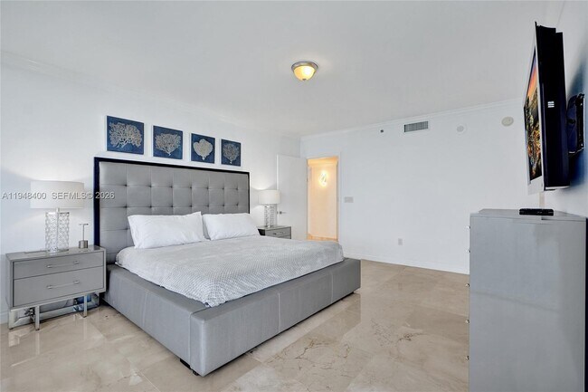 Building Photo - 19111 Collins Ave