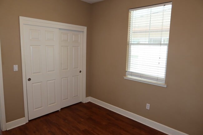 Building Photo - 1 bedroom, 1 bath in West Sacramento