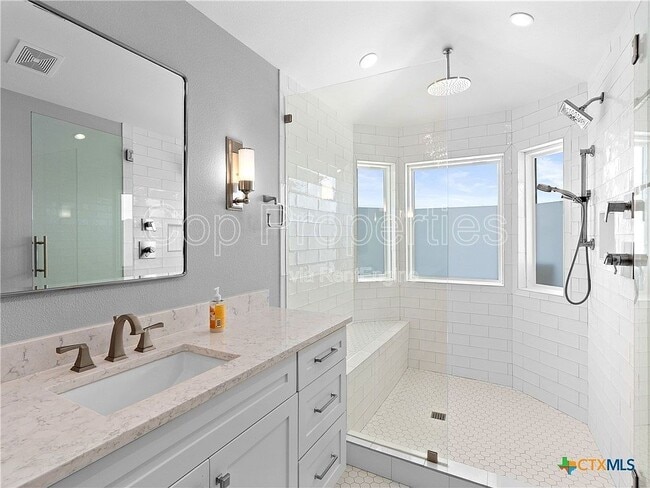 Building Photo - 321 Village View Dr