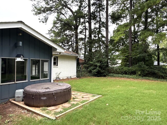 Building Photo - 1600 Paddock Cir