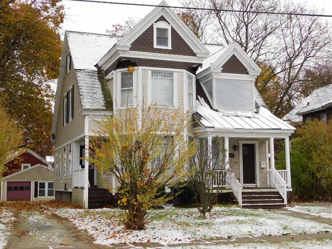 Building Photo - 46 Kingsley Ave