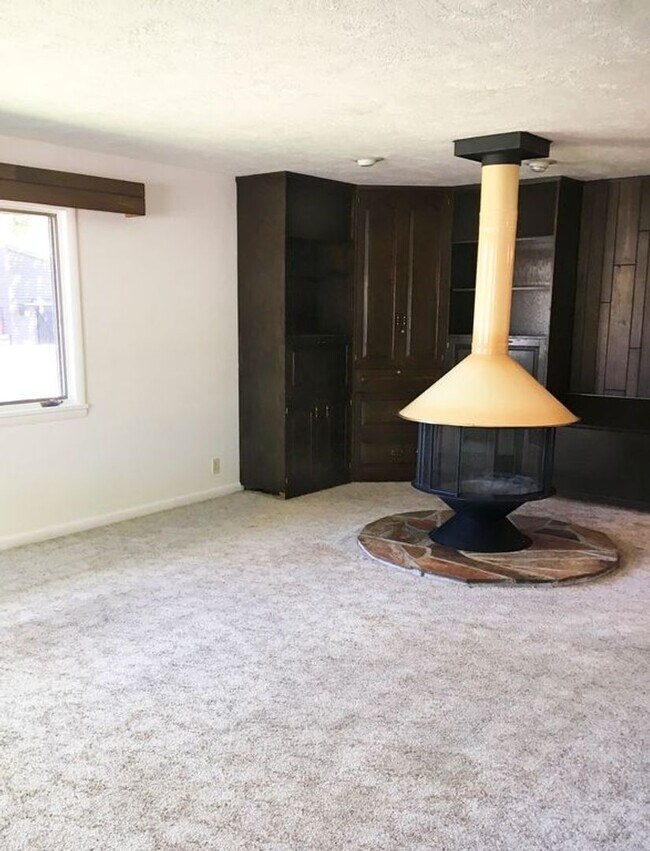 Building Photo - 516 N Willson Ave