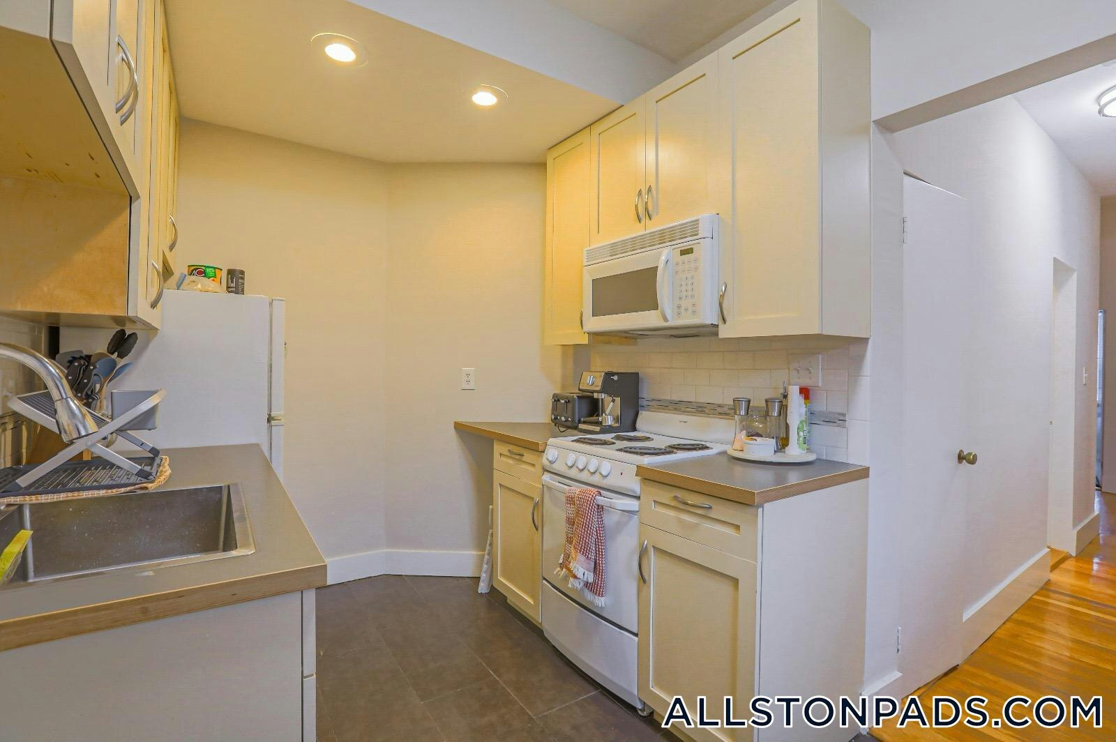 Building Photo - 11 Gorham St