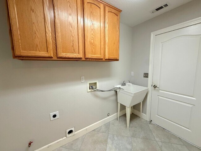 Building Photo - 1018 Kiwi Ct