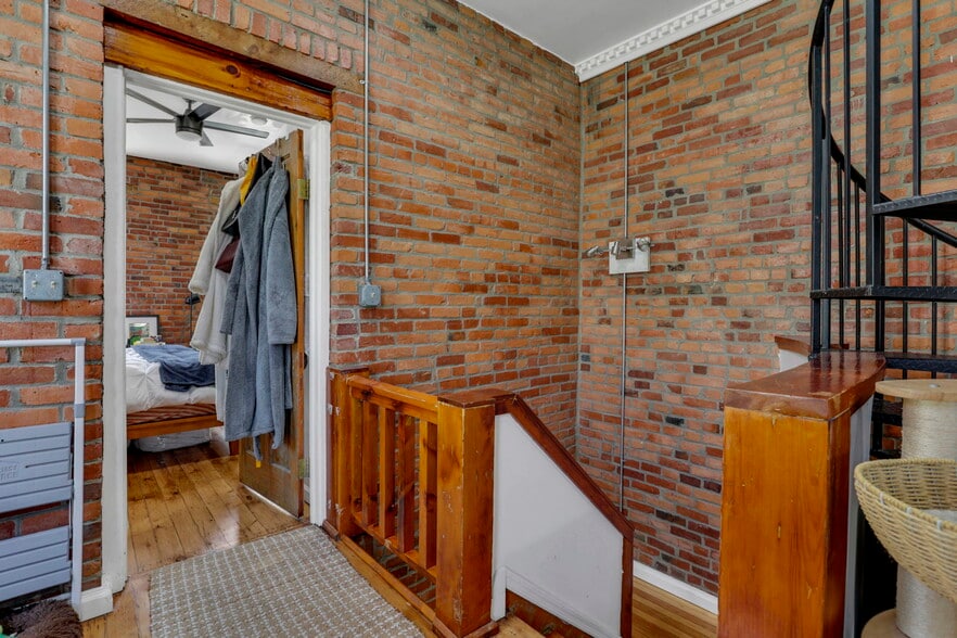 2nd floor den - 58 E 4th Ave