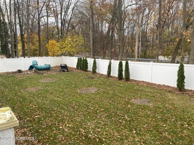 Building Photo - 11 Walnut Ct