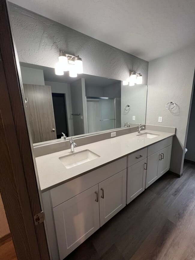 Building Photo - 1306/1308 E Farwell