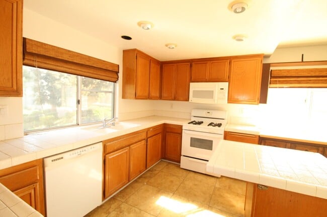 Building Photo - Cape Weston Condo with Great Layout!