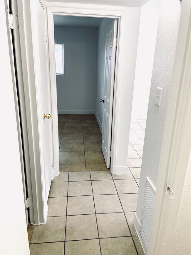 Building Photo - 3351 Brussels St