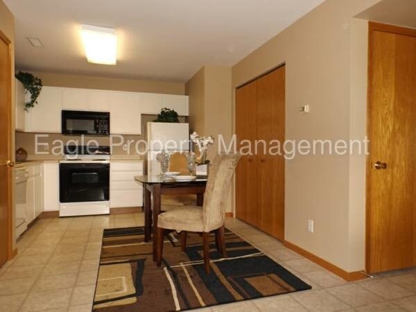 Building Photo - 6723 Creekside Dr NE