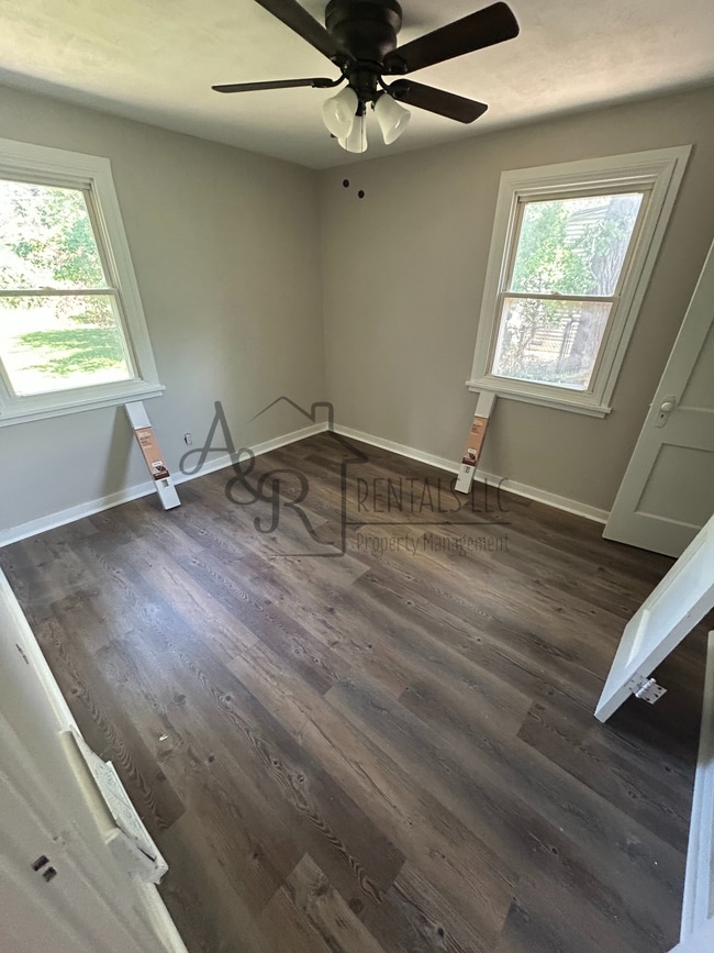 Building Photo - 484 Fieldcrest Dr