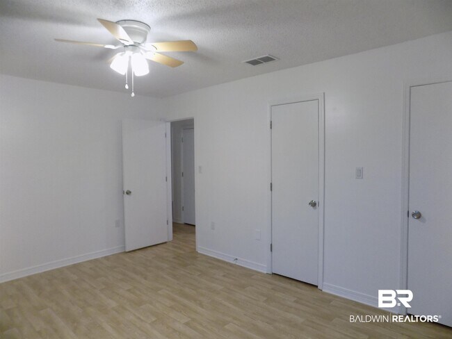 Building Photo - 23266 Wilson Dr