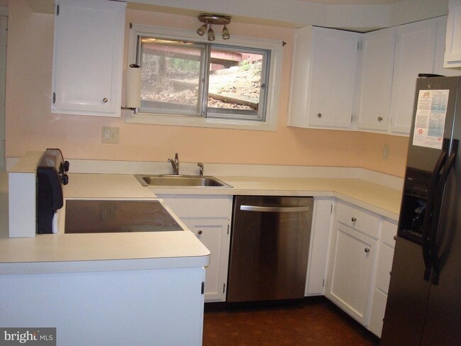 Building Photo - 5 Edgewold Ln