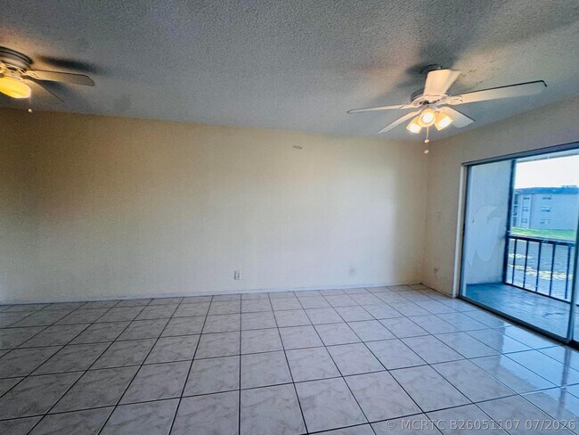 Building Photo - 8025 S Colony Cir